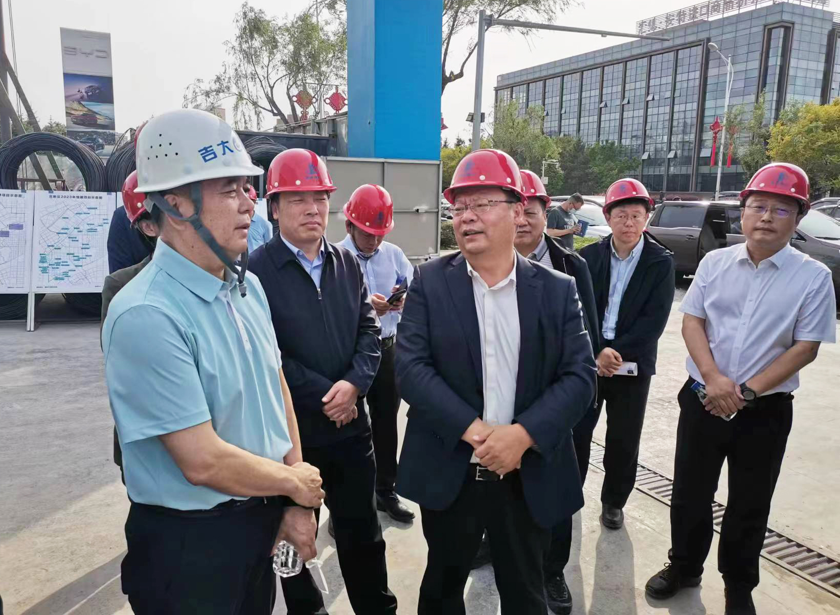 长春新区书记华景斌一行到“正元信息安全产业园”项目现场调研