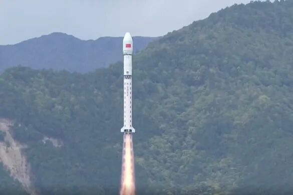 热烈祝贺！我国成功发射卫星互联网技术试验卫星